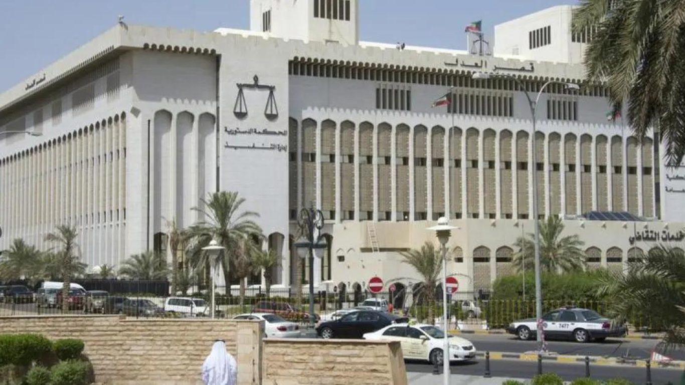 Kuwait Emir issues decree to dissolve parliament